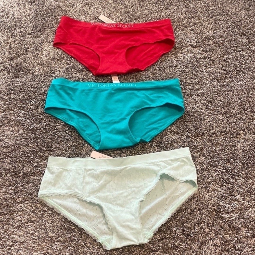 Victoria’s Secret Hiphugger Panties Size Medium